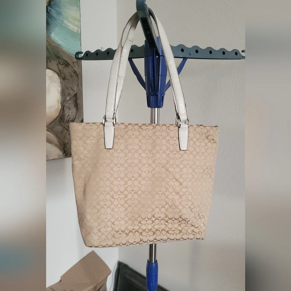 Signature Coach Shoulder Bag